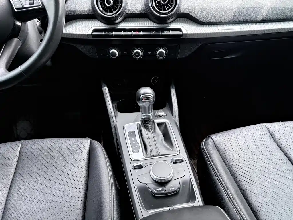 Audi Q2L 2021 — фото 14