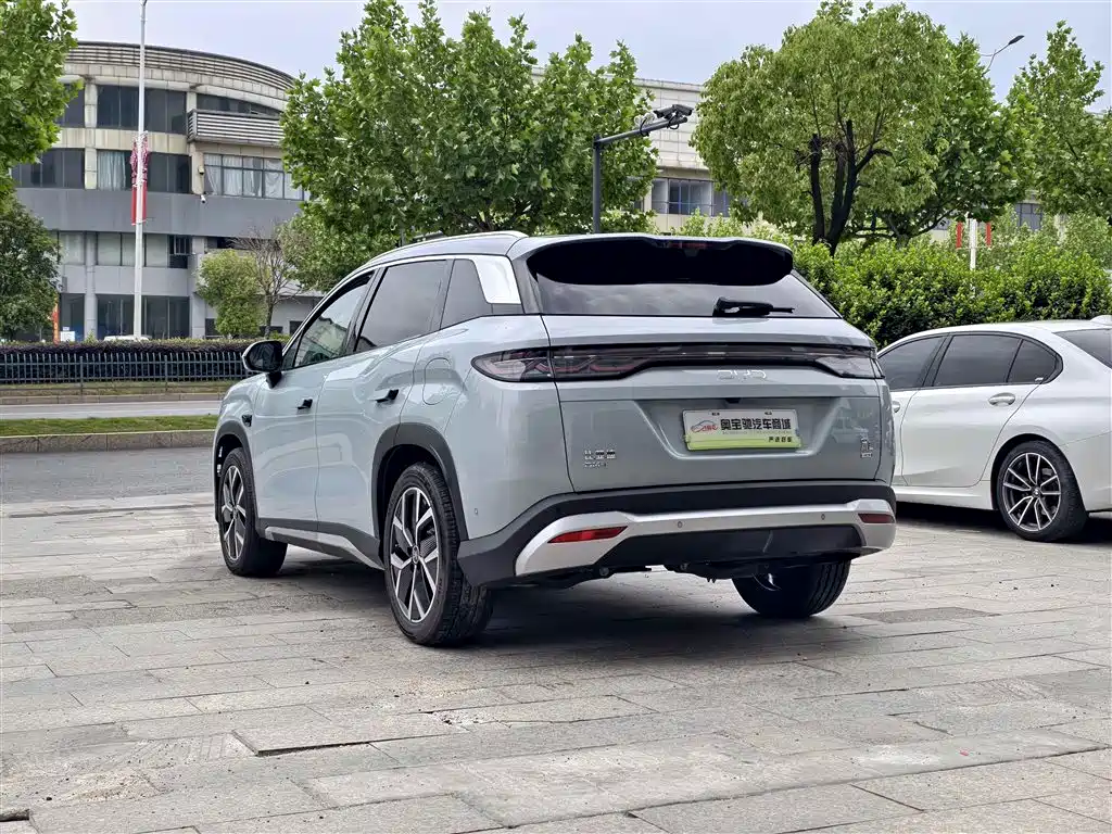 BYD L DM-i 2025 — фото 11