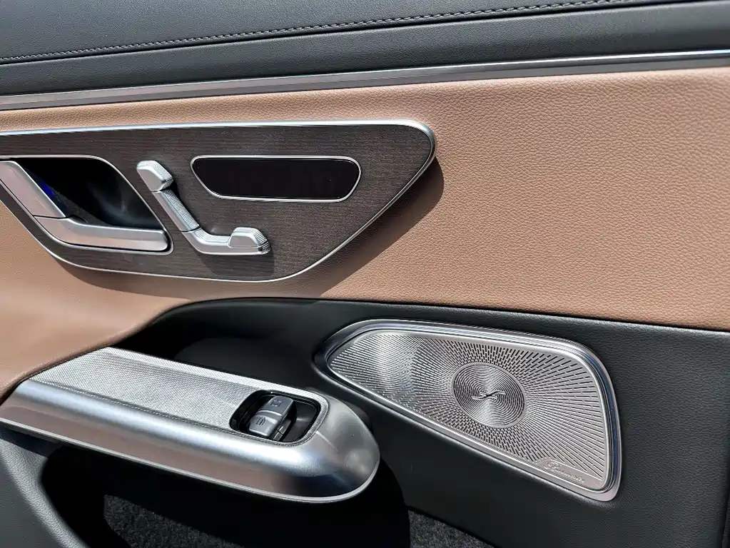 Mercedes-Benz E-Class 2025 — фото 8