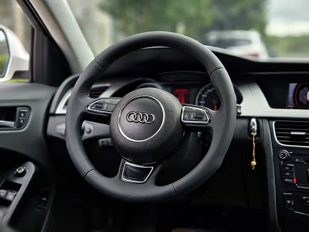 Audi A4L 2011 — фото 20