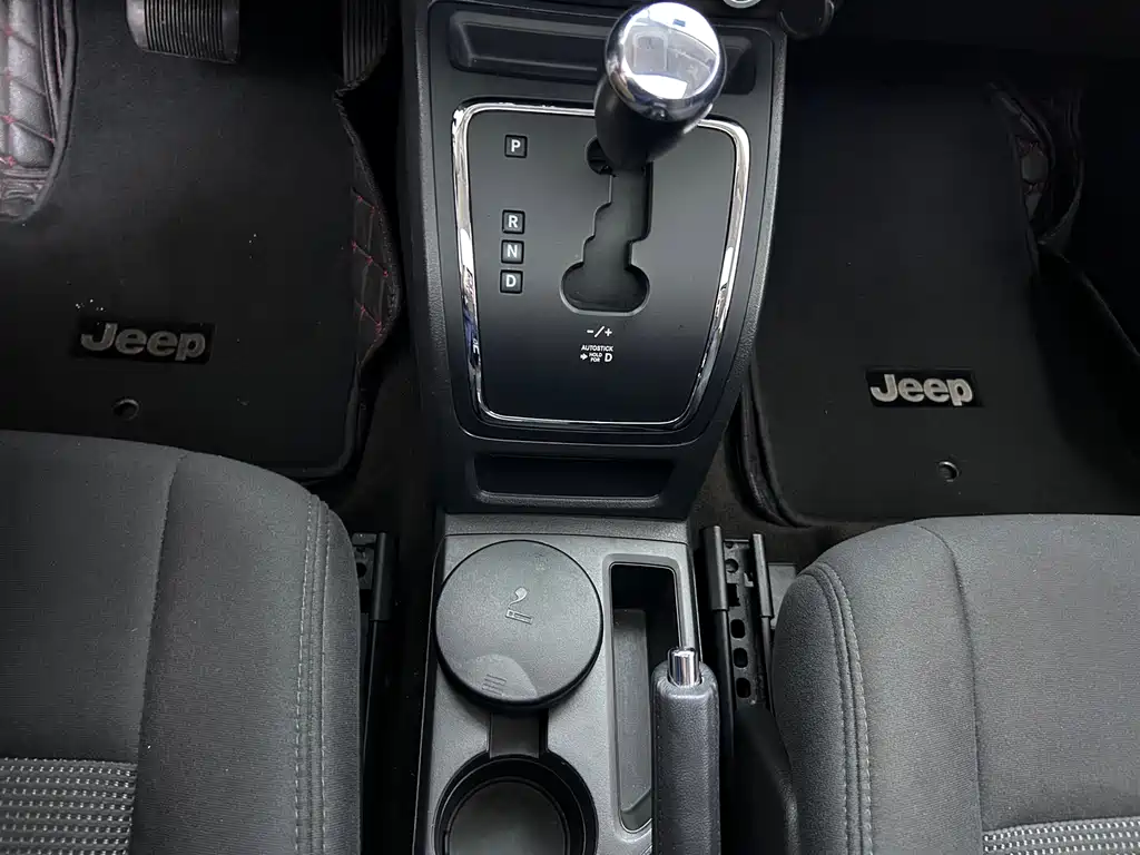 Jeep Compass 2015 — фото 17