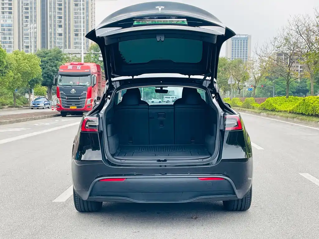 Tesla Model Y 2022 — фото 9
