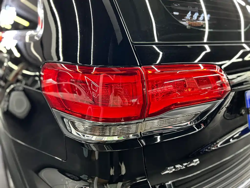 Jeep Grand Cherokee 2018 — фото 9