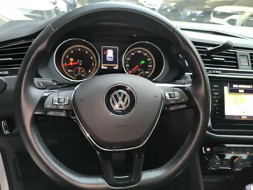 Volkswagen Tiguan L 2020 — фото 11