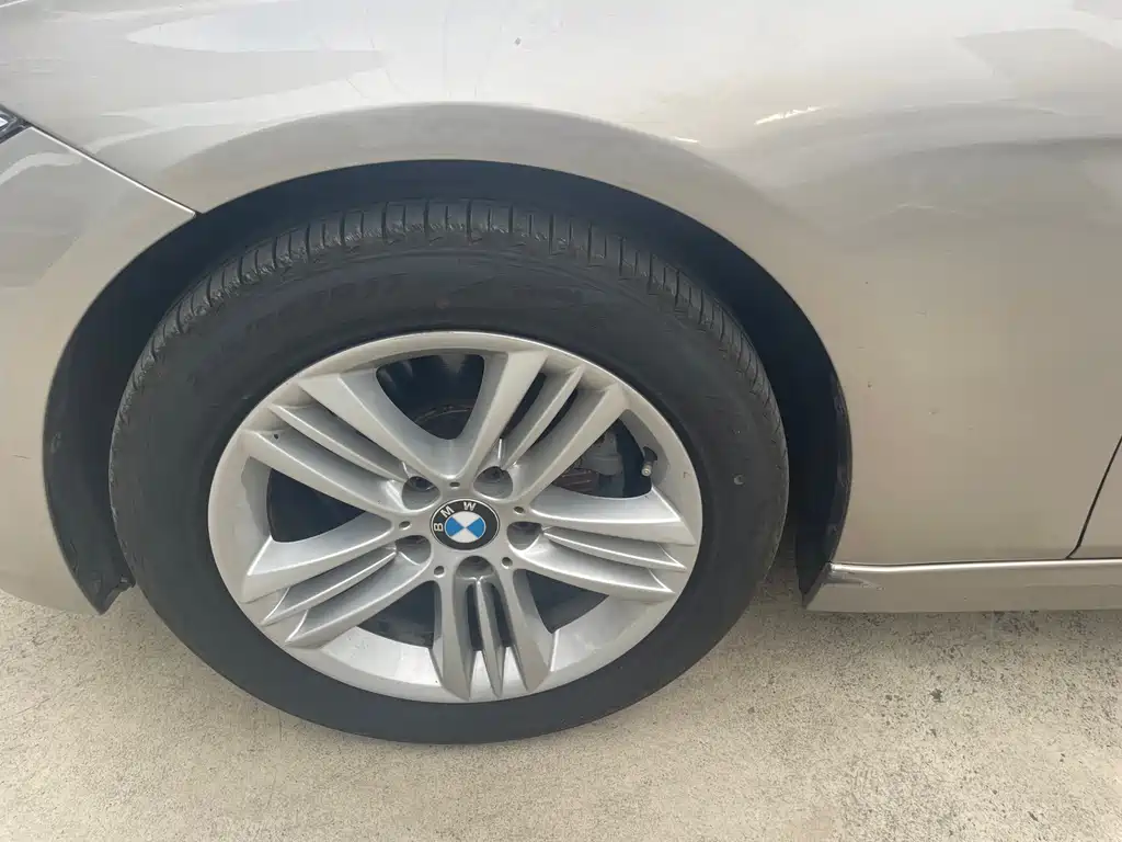 BMW 3 Series 2017 — фото 16