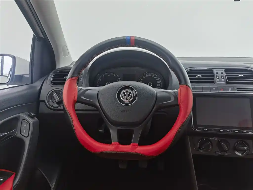 Volkswagen Polo 2018 — фото 11