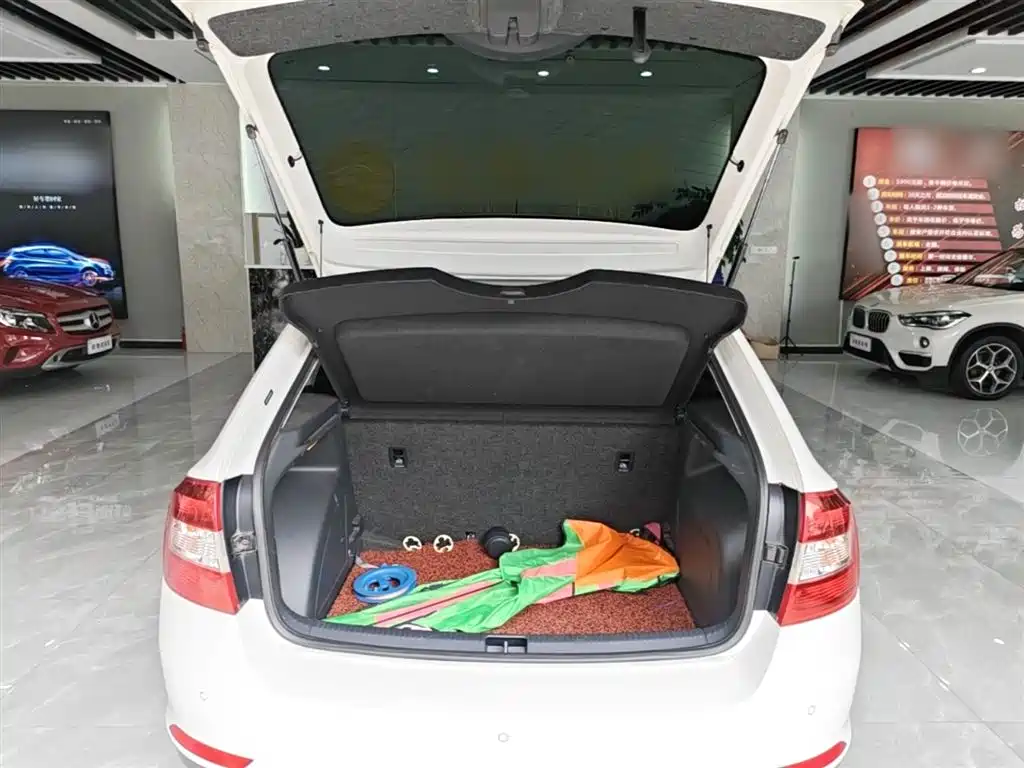 Skoda Rapid Spaceback 2016 — фото 19