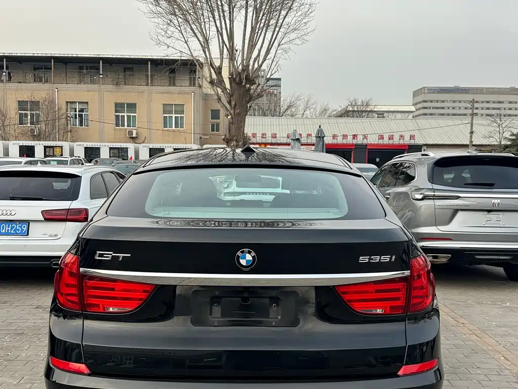 BMW 5 Series GT 2012 — фото 14