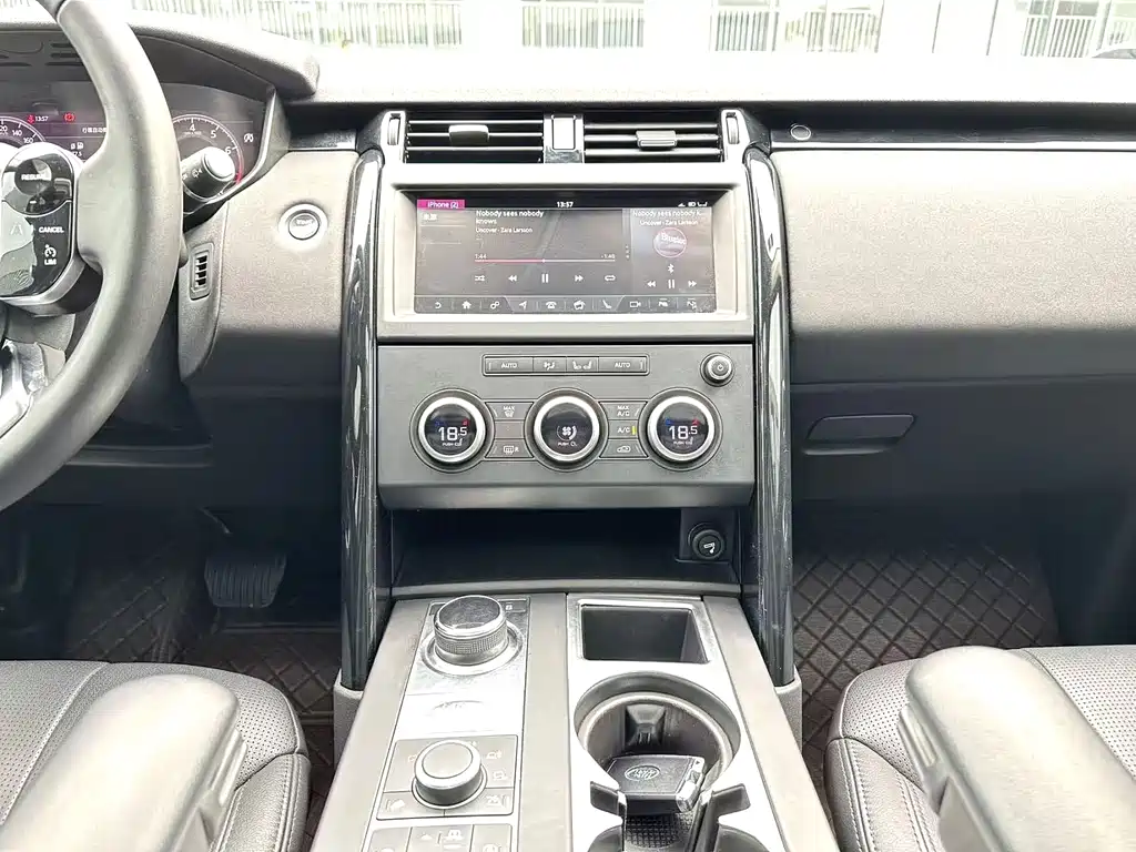 Land Rover Discovery 2019 — фото 13