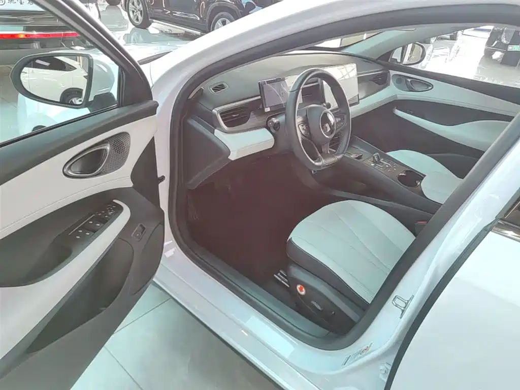 BYD Seal 05 DM-i 2025 — фото 16