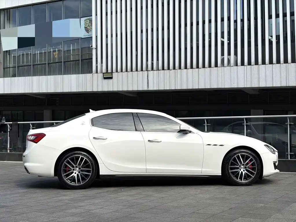 Maserati Ghibli 2019 — фото 5