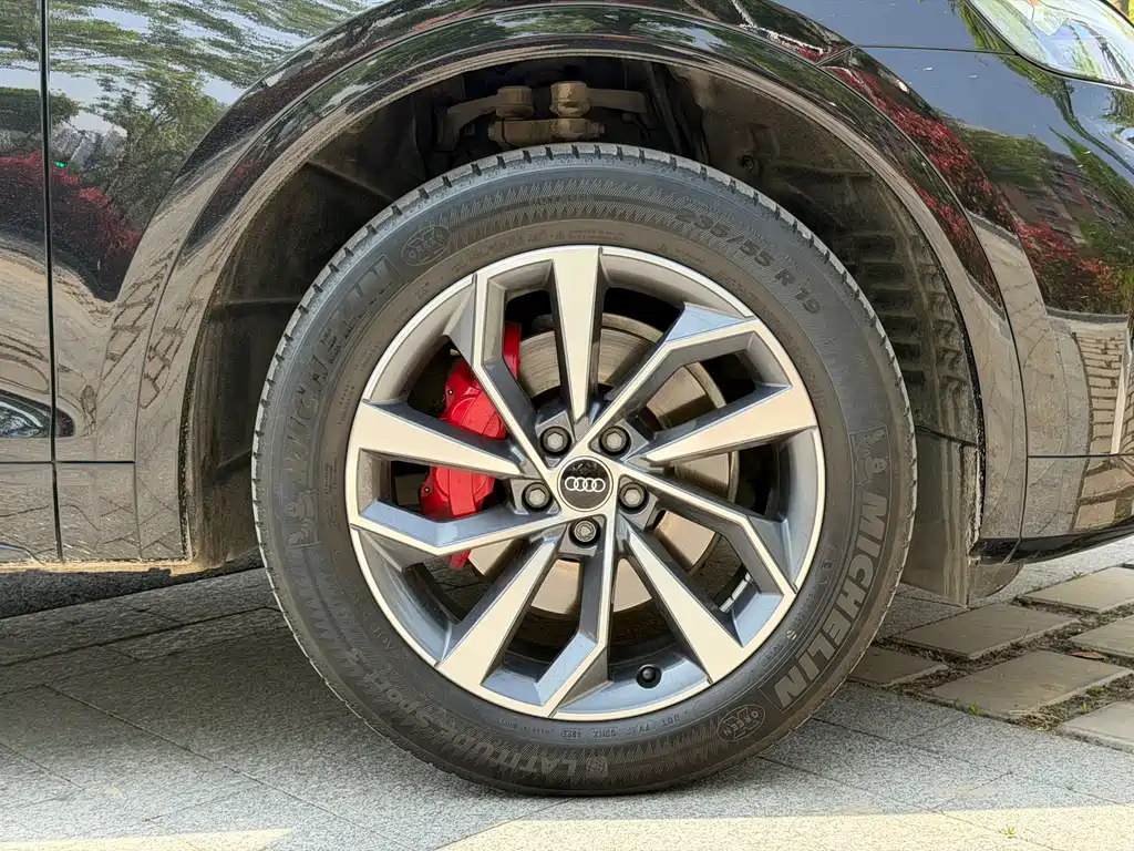 Audi Q5L 2024 — фото 18