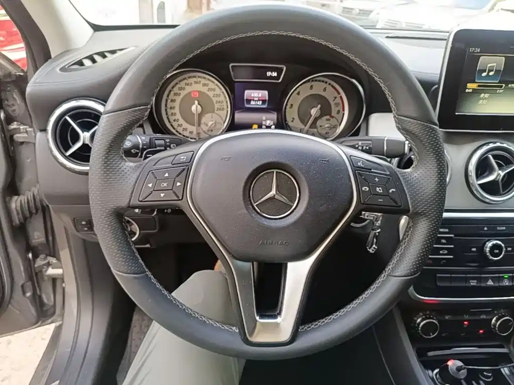 Mercedes-Benz GLA 2016 — фото 11