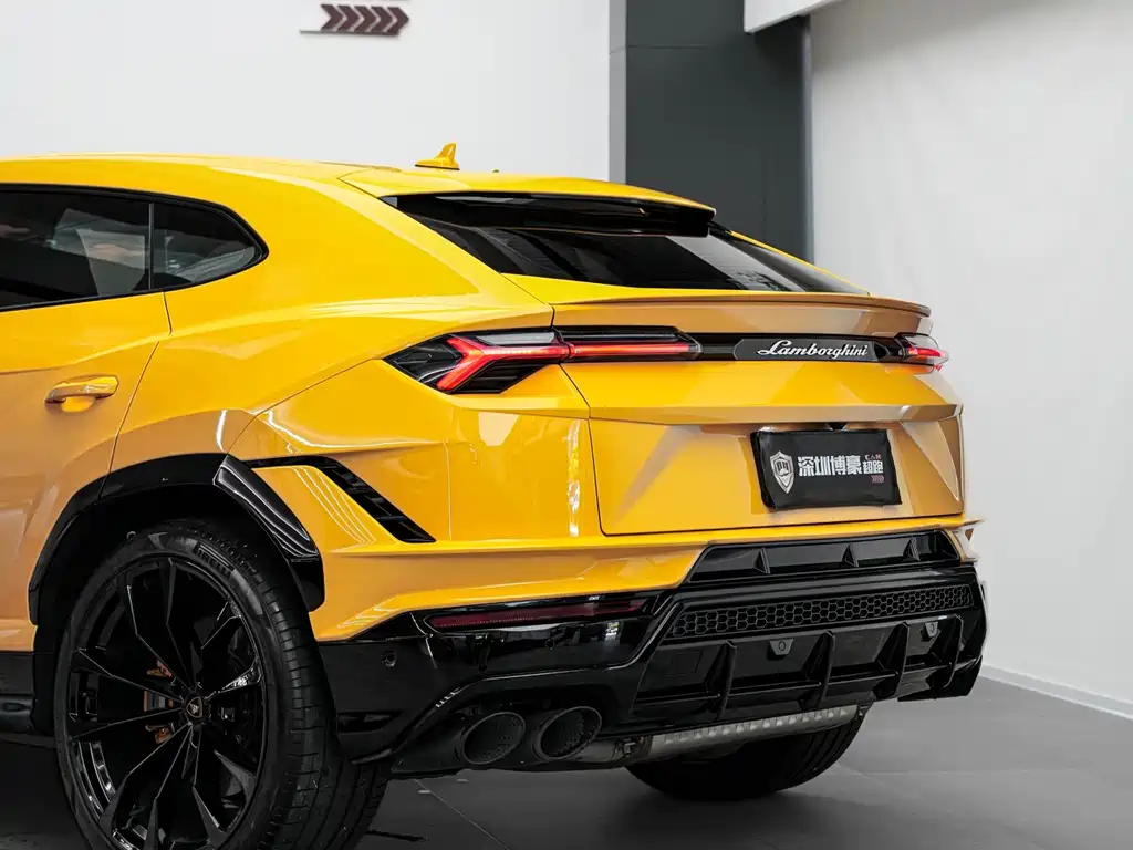 Lamborghini Urus 2023 — фото 10