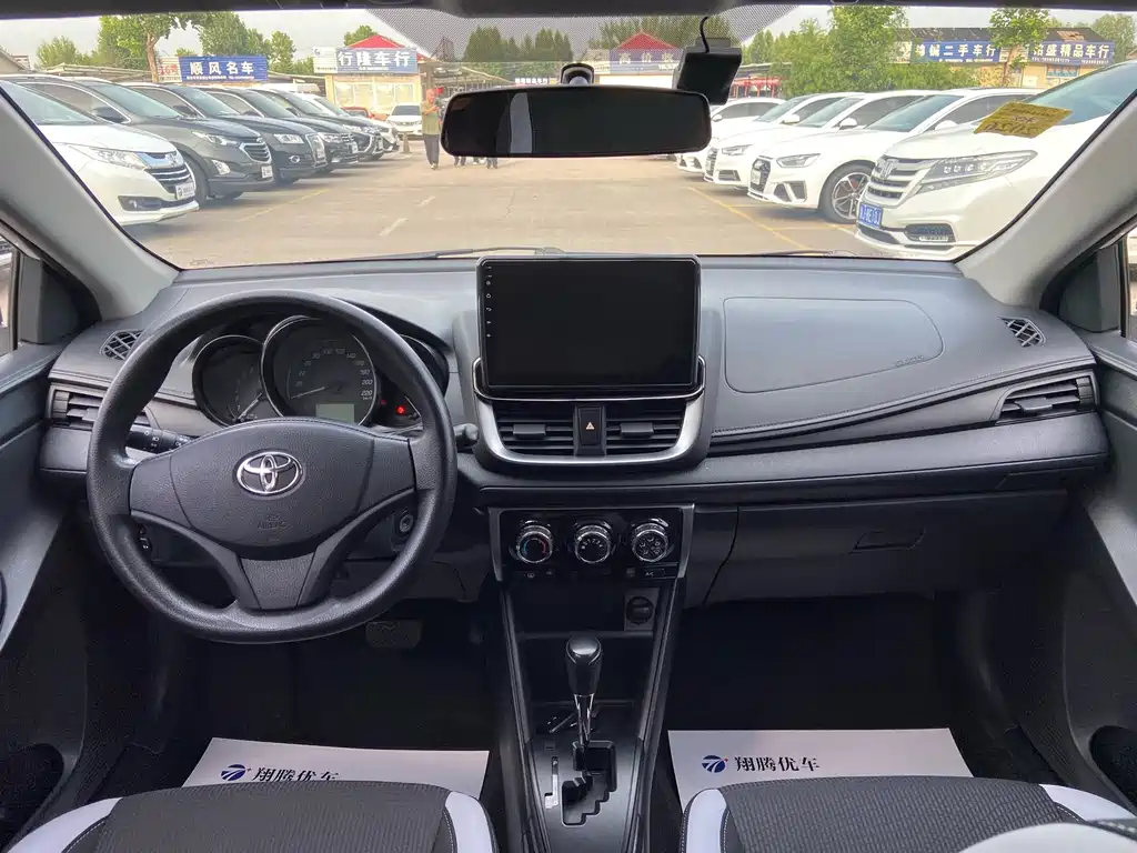 Toyota Yaris L 2020 — фото 9