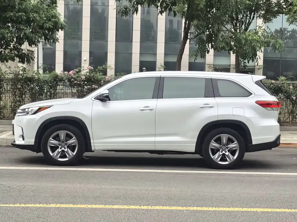 Toyota Highlander 2020 — фото 3