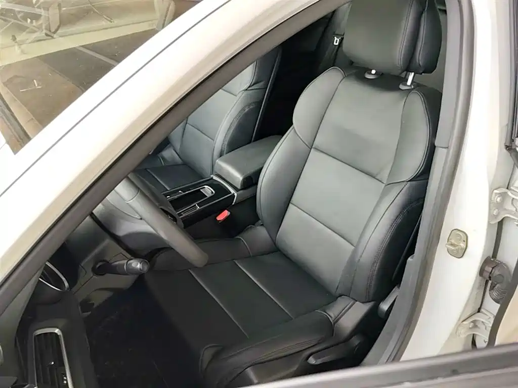 Peugeot 508 2015 — фото 15