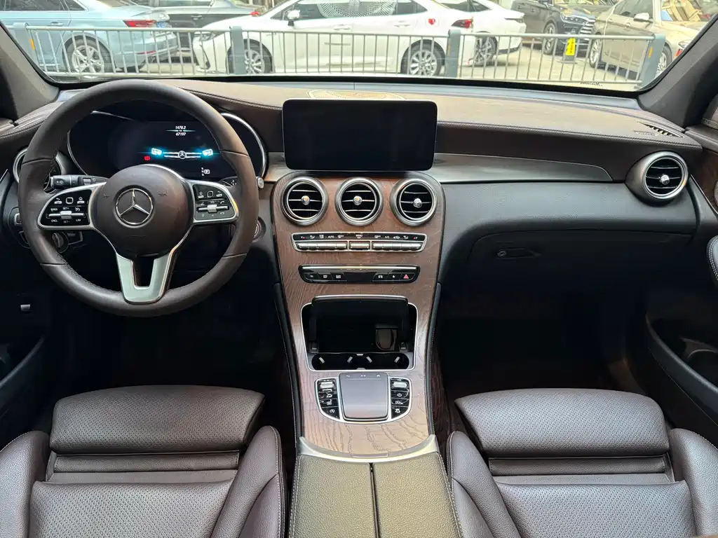 Mercedes-Benz GLC 2020 — фото 11