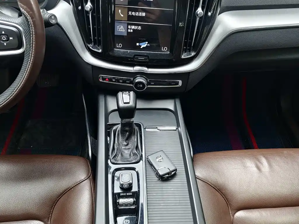 Volvo XC60 2019 — фото 10