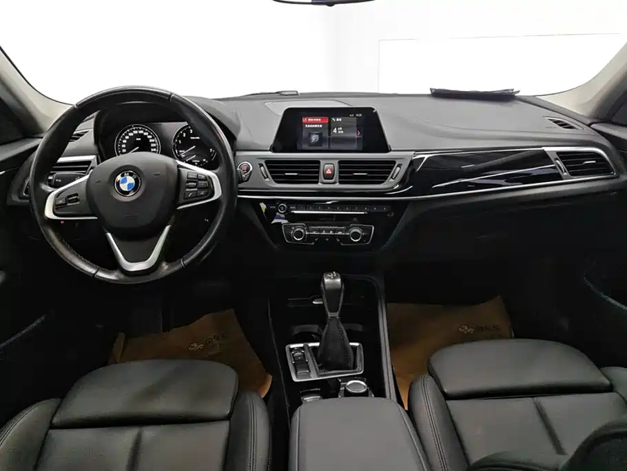 BMW 1 Series 2019 — фото 12