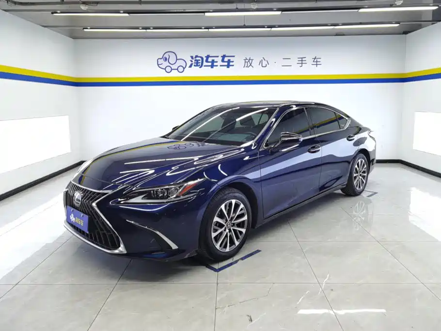 Lexus ES 2023 — фото 1