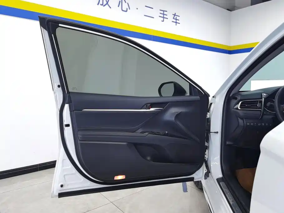 Toyota Camry 2023 — фото 7
