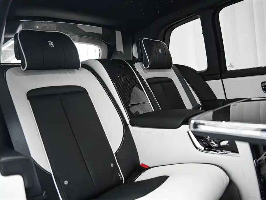 Rolls-Royce Cullinan 2023 — фото 13