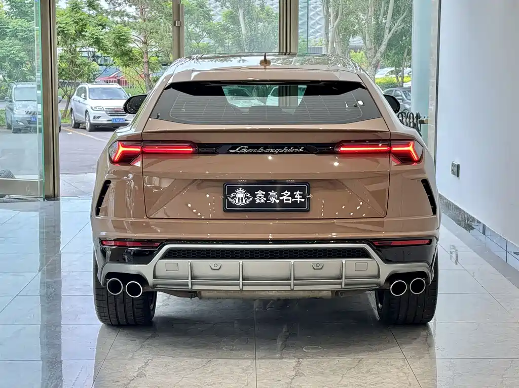Lamborghini Urus 2018 — фото 31