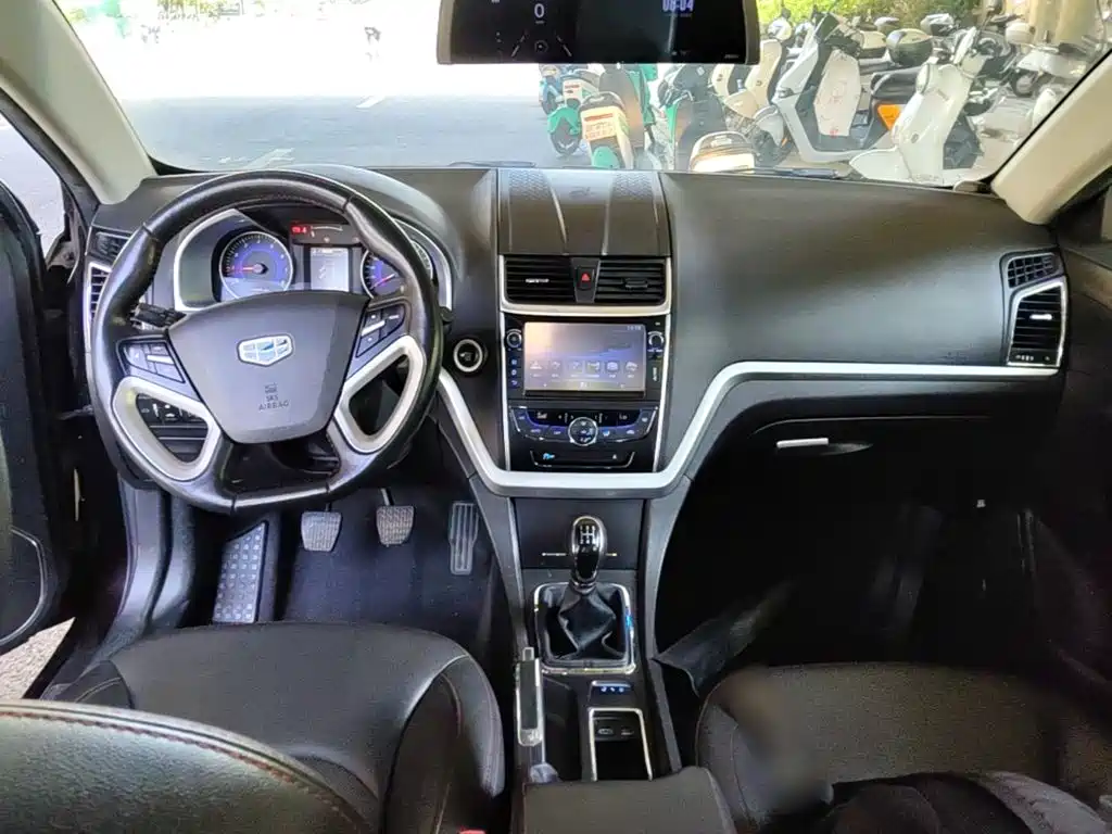 Geely Emgrand 2015 — фото 10
