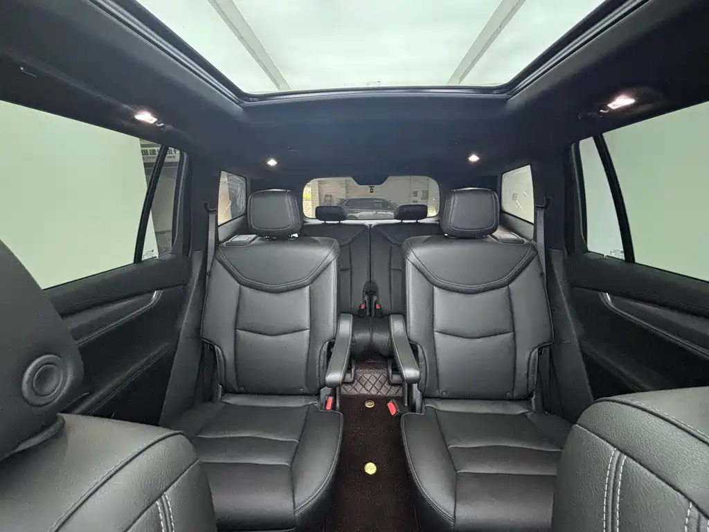 Cadillac XT6 2023 — фото 16