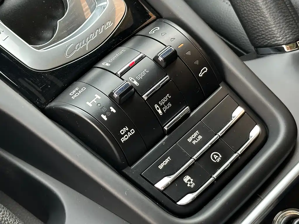Porsche Cayenne 2015 — фото 28