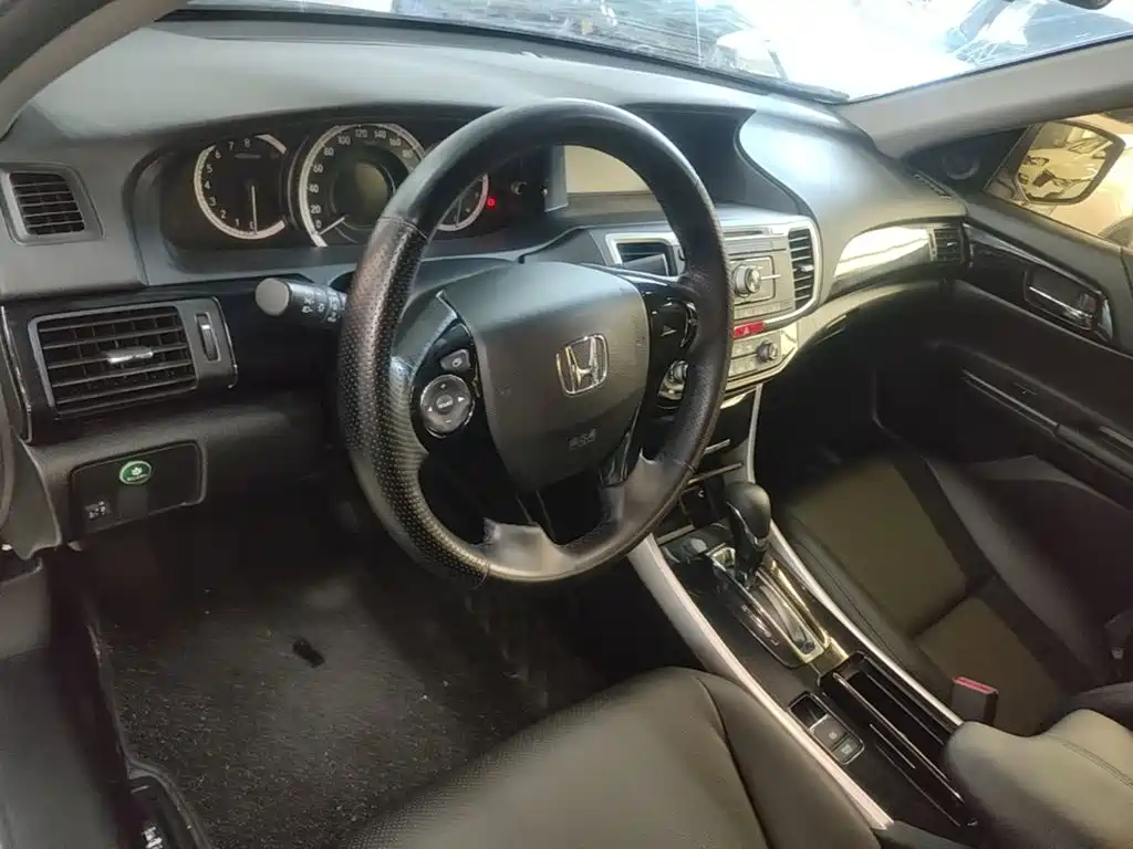 Honda Accord 2017 — фото 11