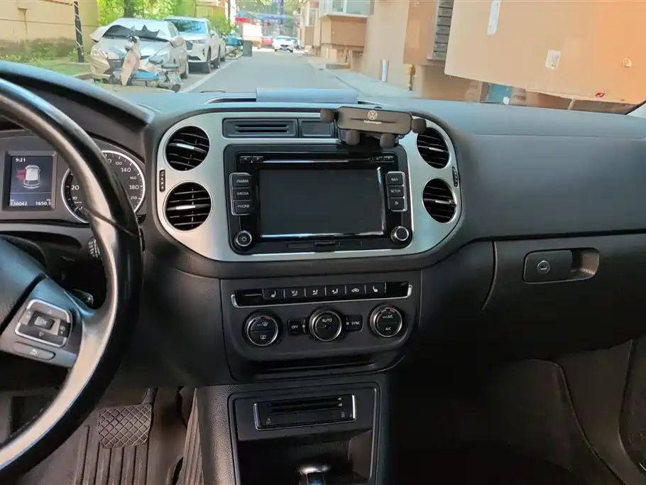 Volkswagen Tiguan 2015 — фото 13