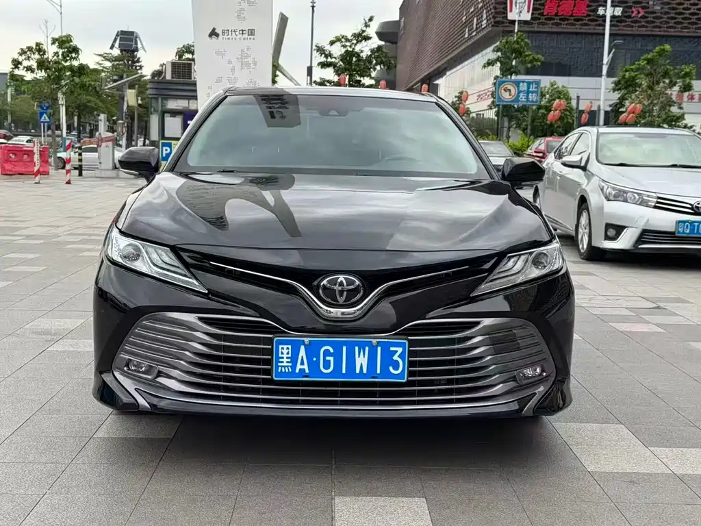 Toyota Camry 2019 — фото 2