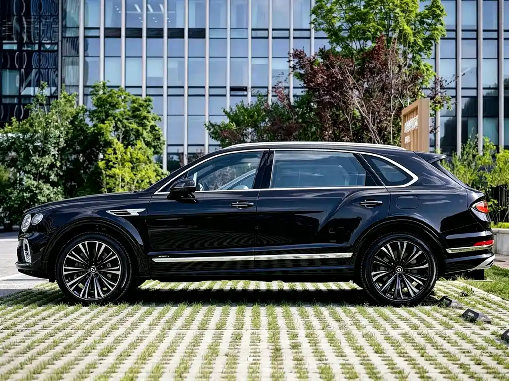 Bentley Bentayga 2023 — фото 12