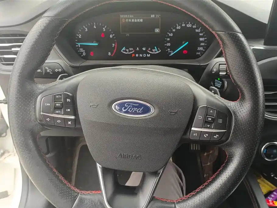 Ford Focus 2019 — фото 15