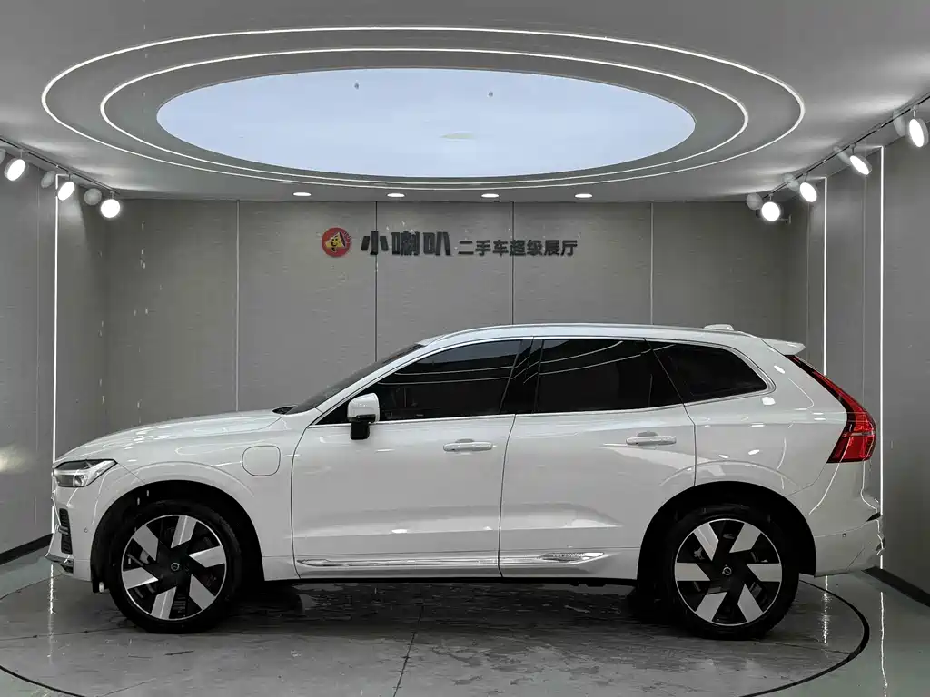 Volvo XC60 PHEV 2024 — фото 3