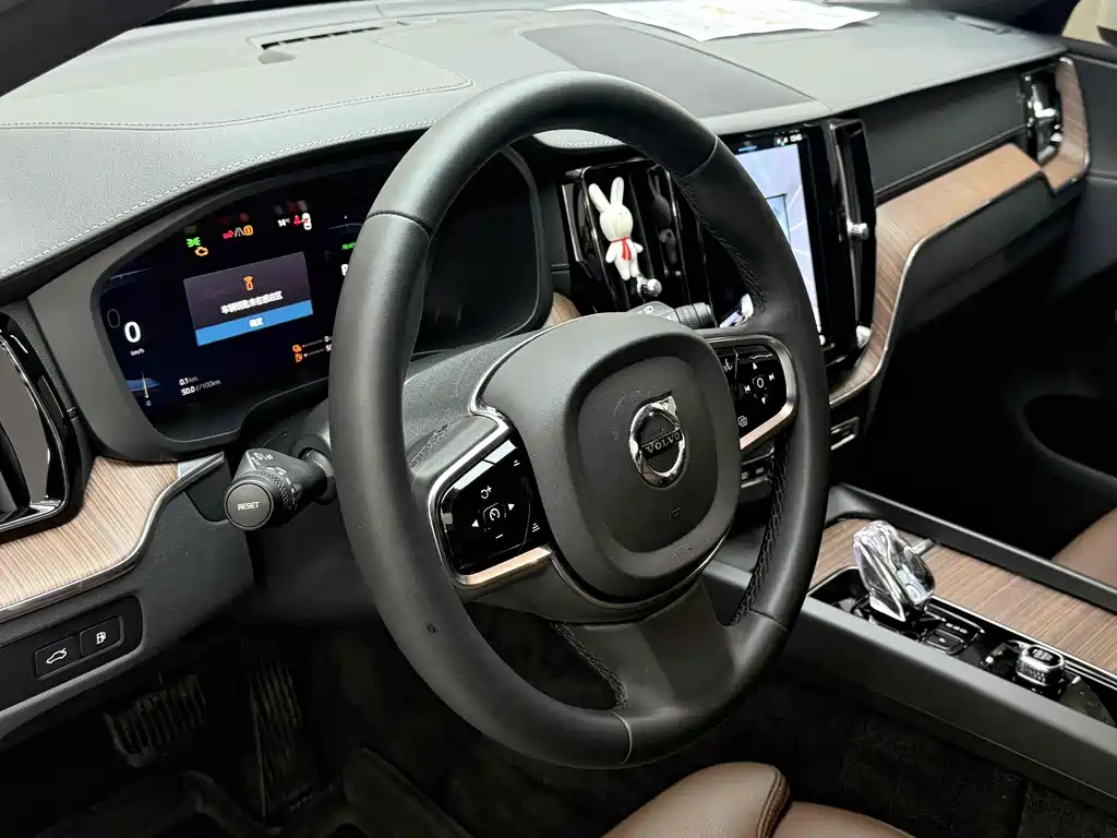Volvo XC60 PHEV 2024 — фото 30