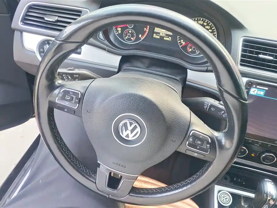 Volkswagen Passat 2015 — фото 15
