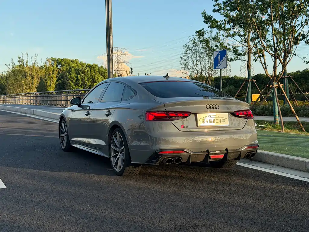 Audi S5 2023 — фото 13