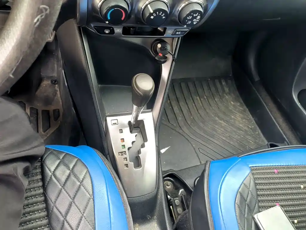 Toyota Yaris L 2014 — фото 14