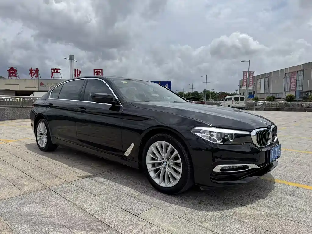 BMW 5 Series 2018 — фото 3