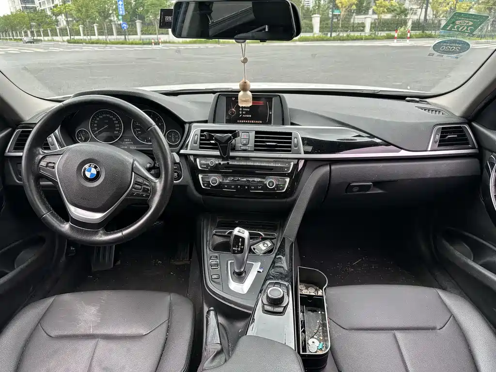 BMW 3 Series 2017 — фото 9