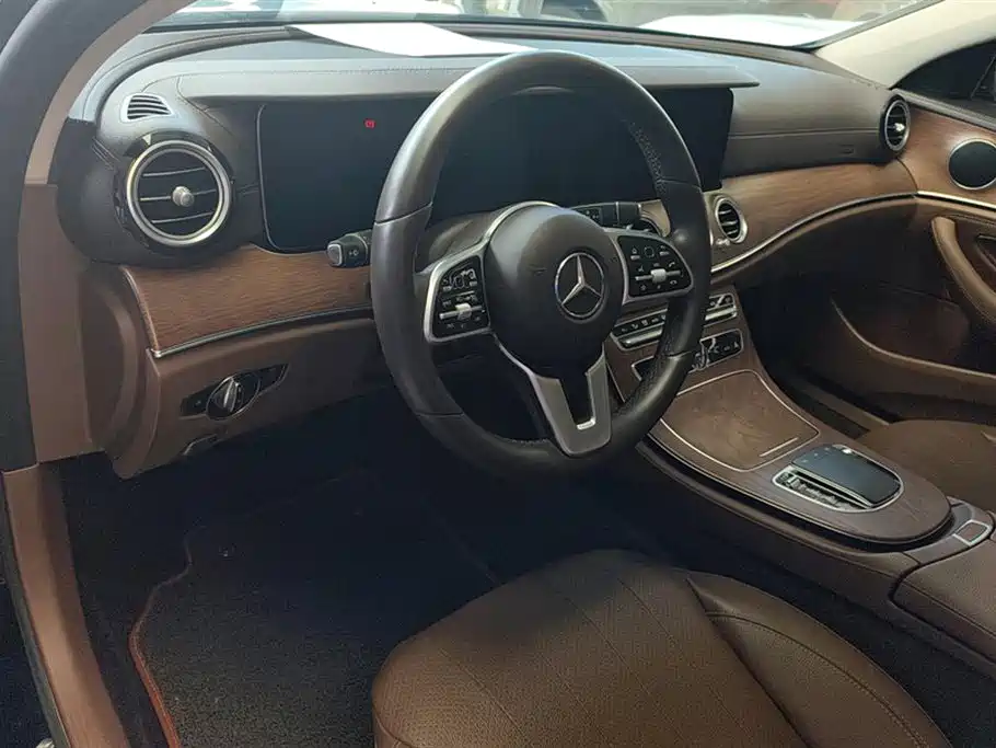 Mercedes-Benz E-Class 2019 — фото 12