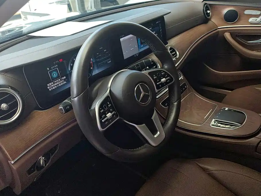 Mercedes-Benz E-Class 2019 — фото 15