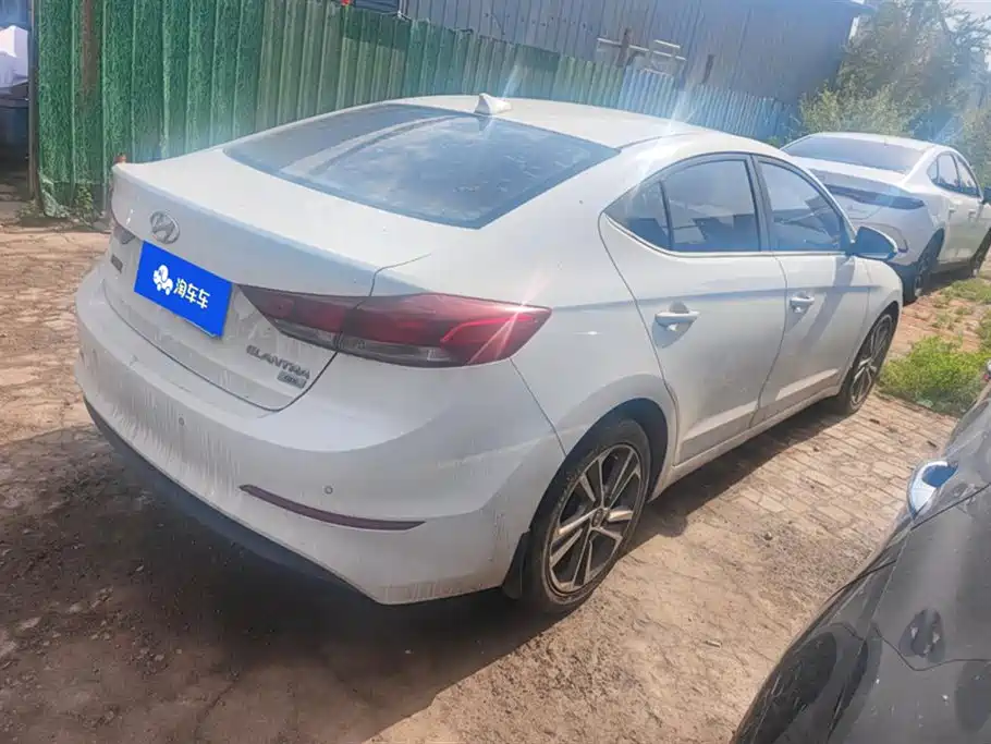 Hyundai Elantra 2016 — фото 3