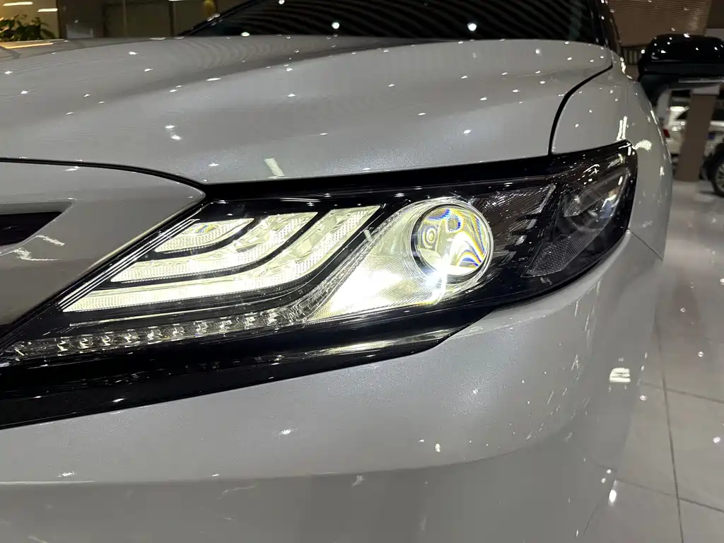 Toyota Camry 2023 — фото 24