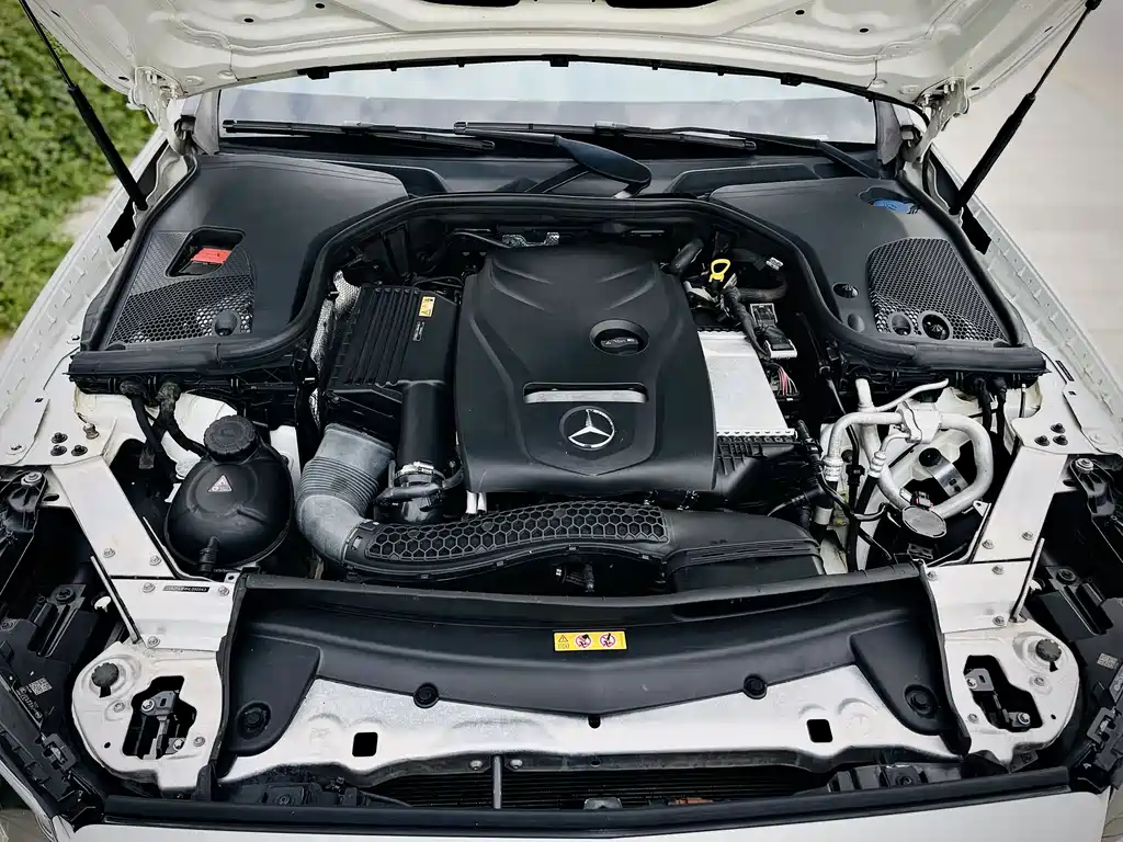 Mercedes-Benz E-Class 2017 — фото 17