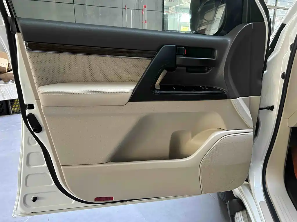 Toyota Land Cruiser 2020 — фото 11