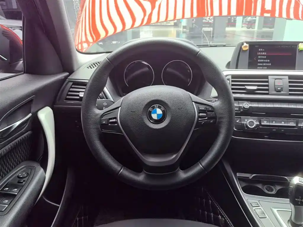 BMW 1 Series 2019 — фото 11